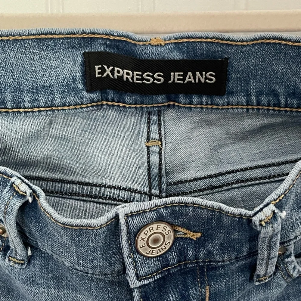 Express Mid Rise Legging Ripped - Picture 2 of 4